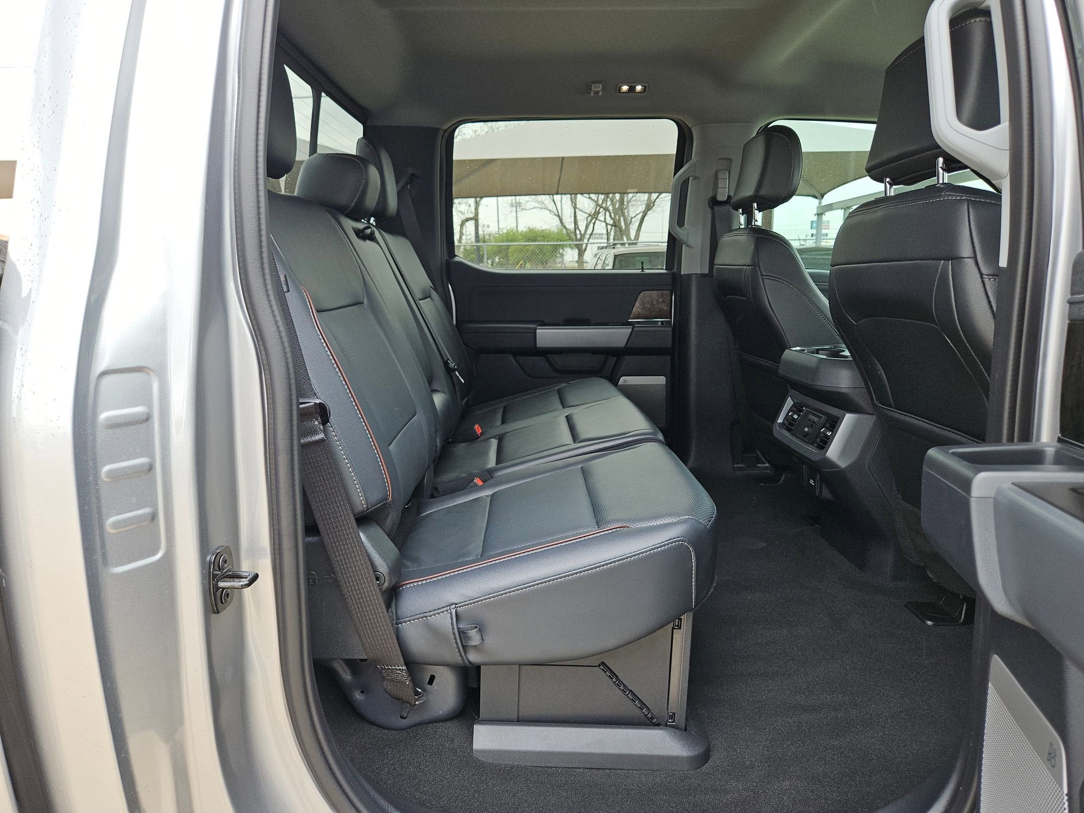 2024 Ford SUPER DUTY F-250 SRW LARIAT