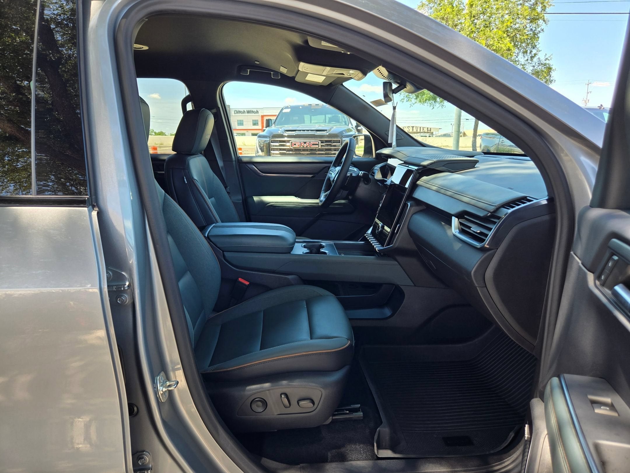 2024 GMC ACADIA AWD AT4