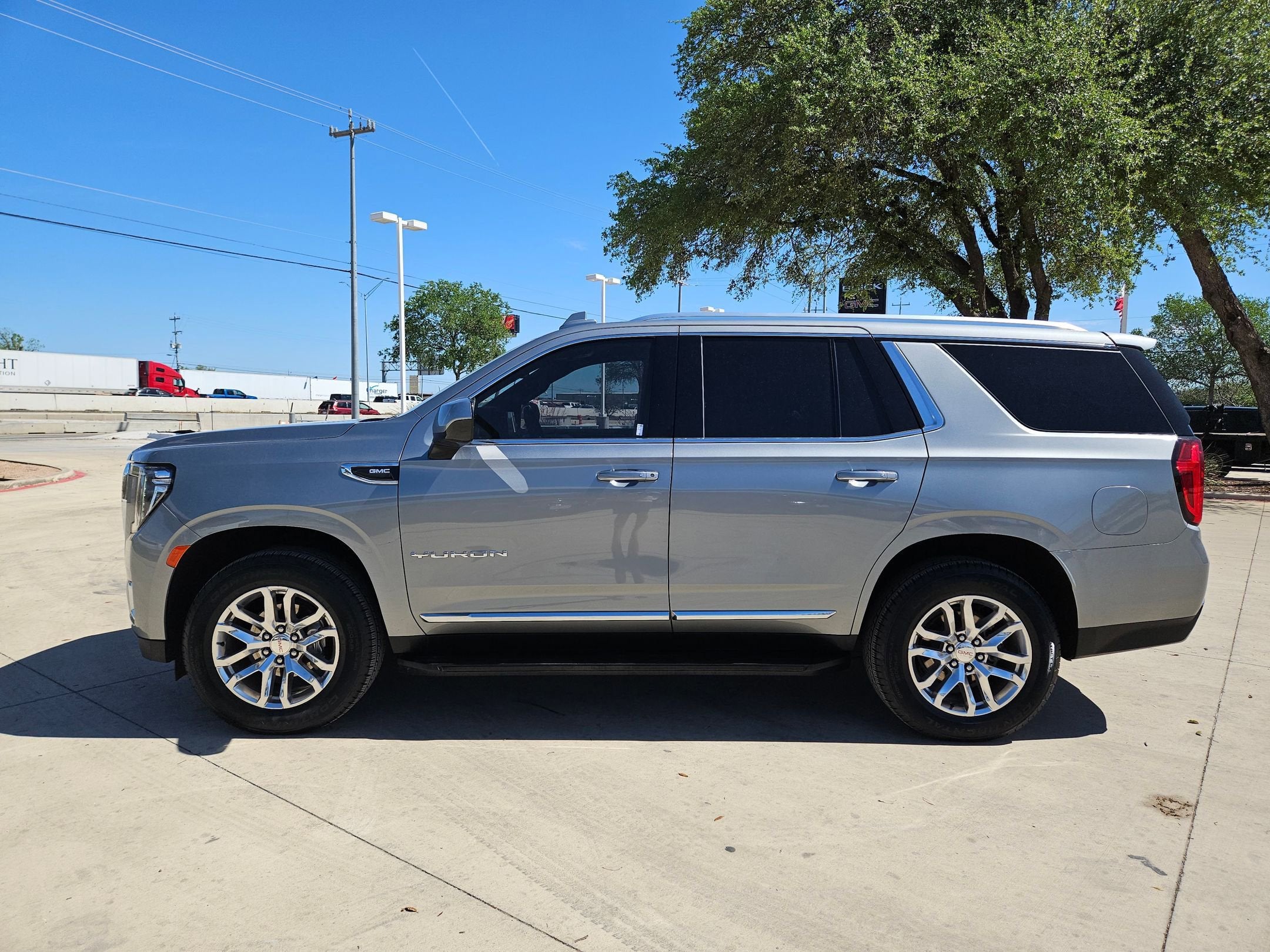 2023 GMC YUKON SLT