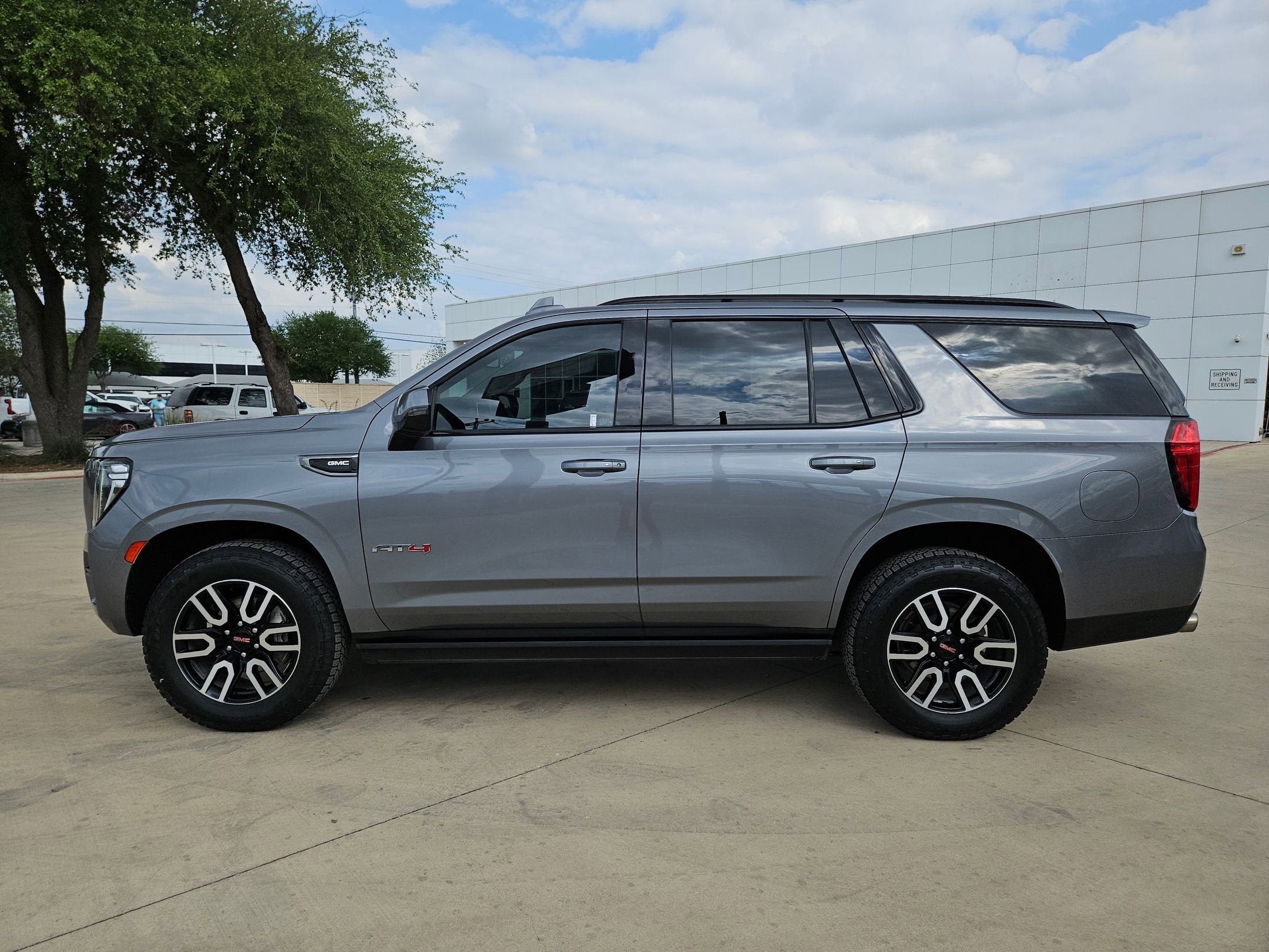 2022 GMC YUKON 4WD AT4