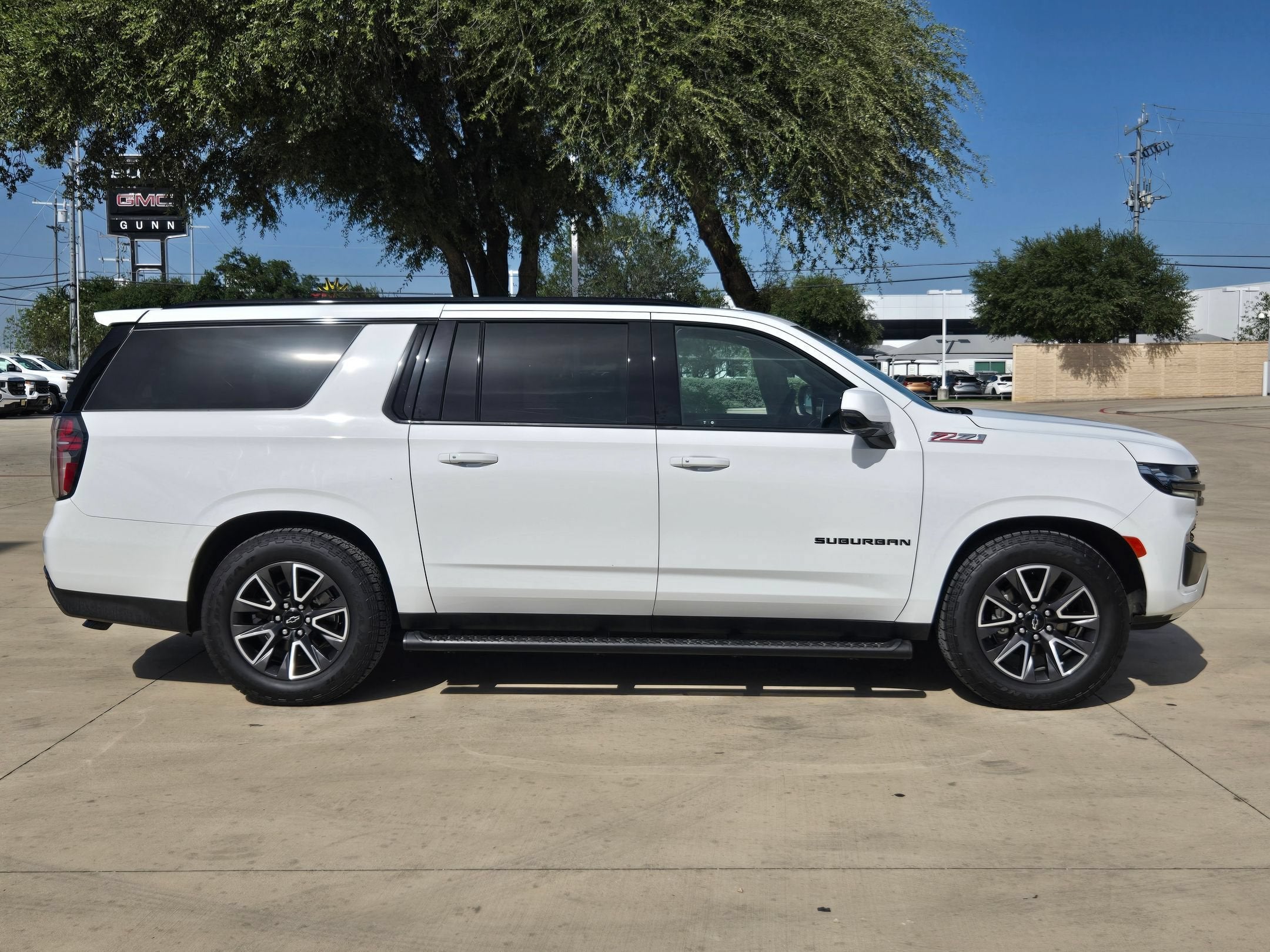 2022 Chevrolet SUBURBAN Z71