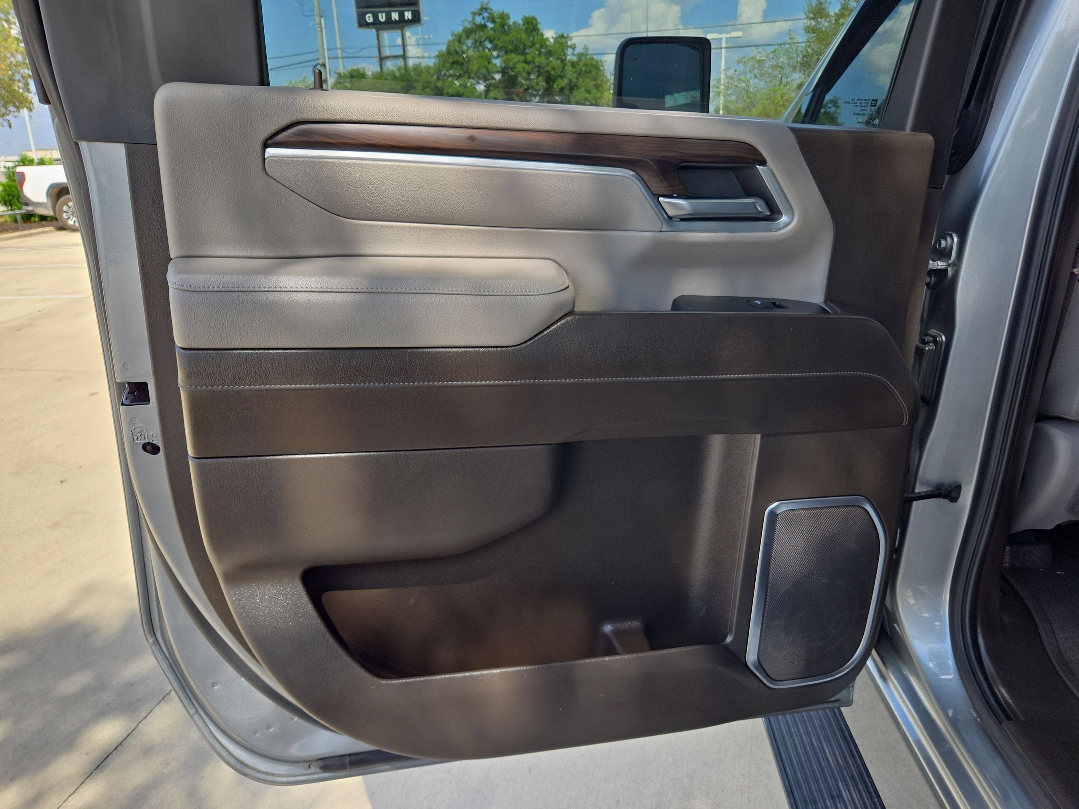 2024 GMC**** SIERRA 3500 4WD SLT
