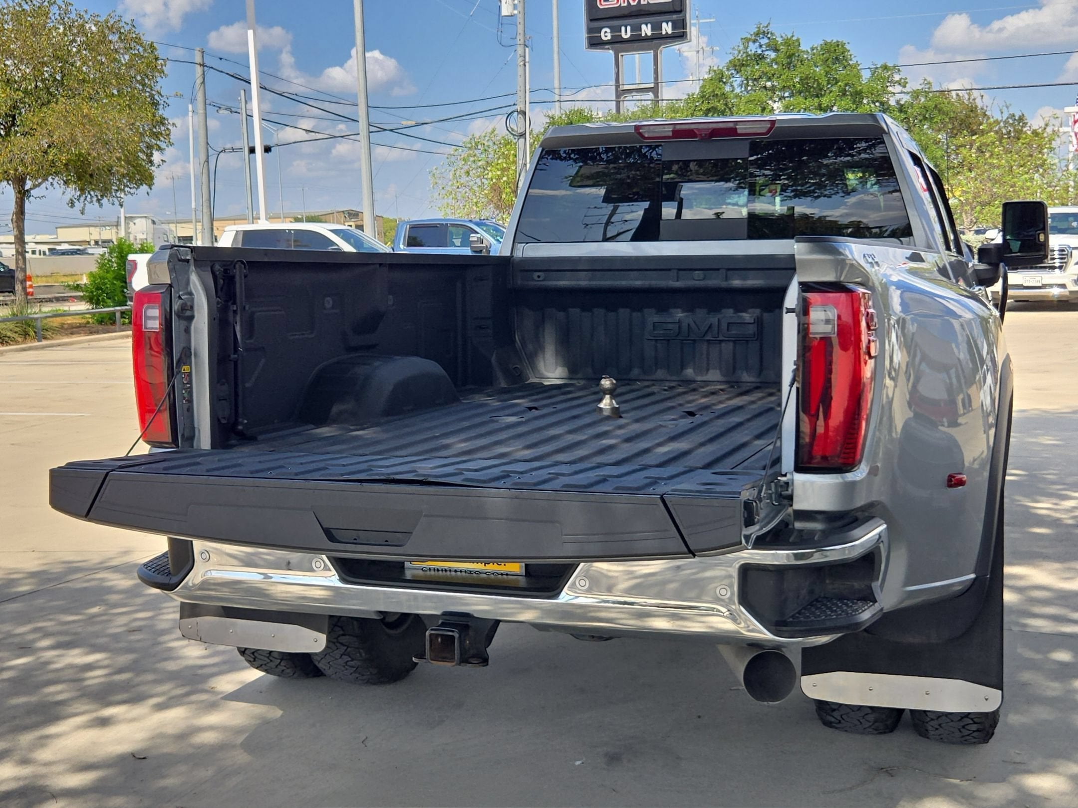 2024 GMC**** SIERRA 3500 4WD SLT