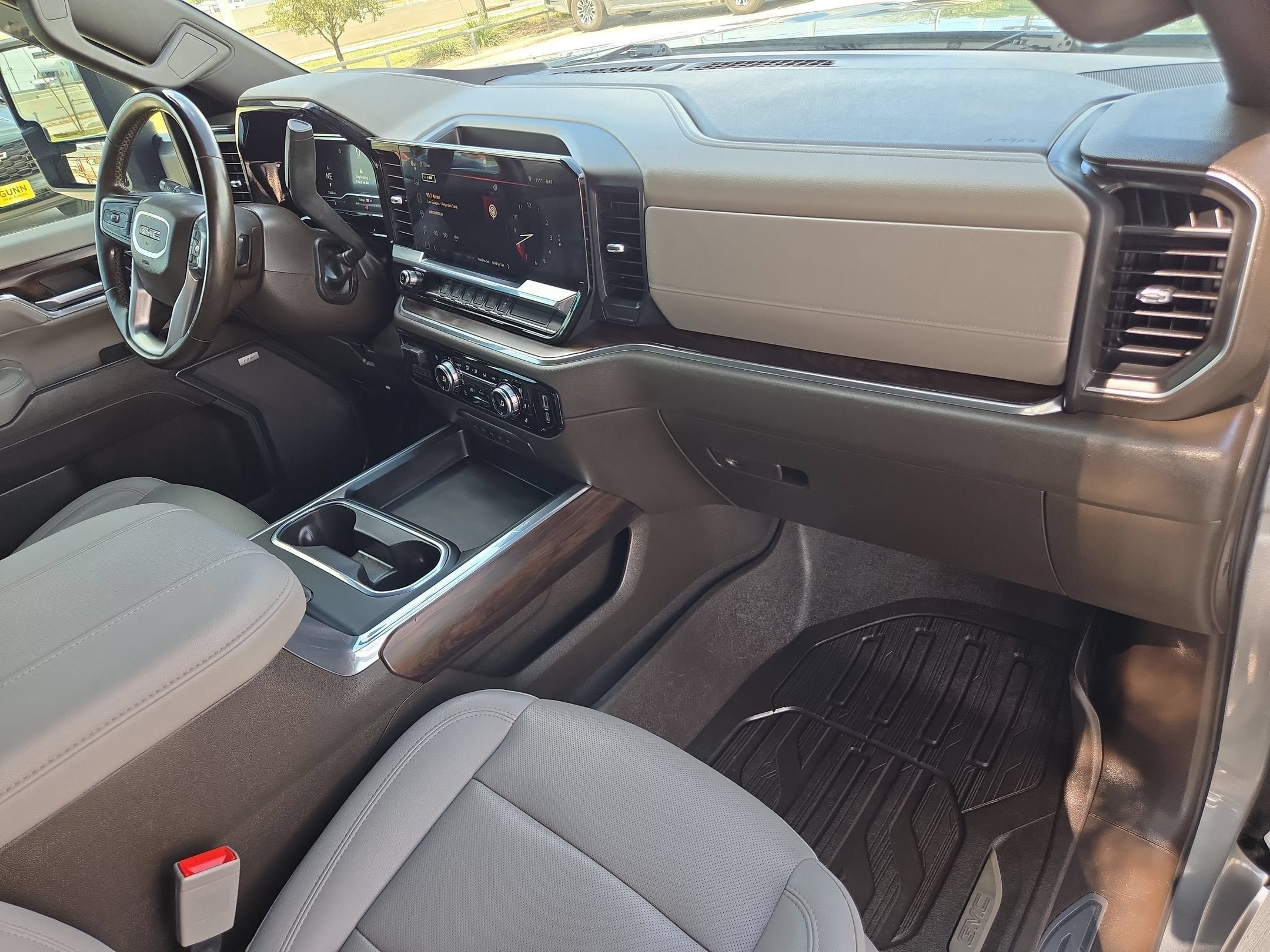 2024 GMC**** SIERRA 3500 4WD SLT