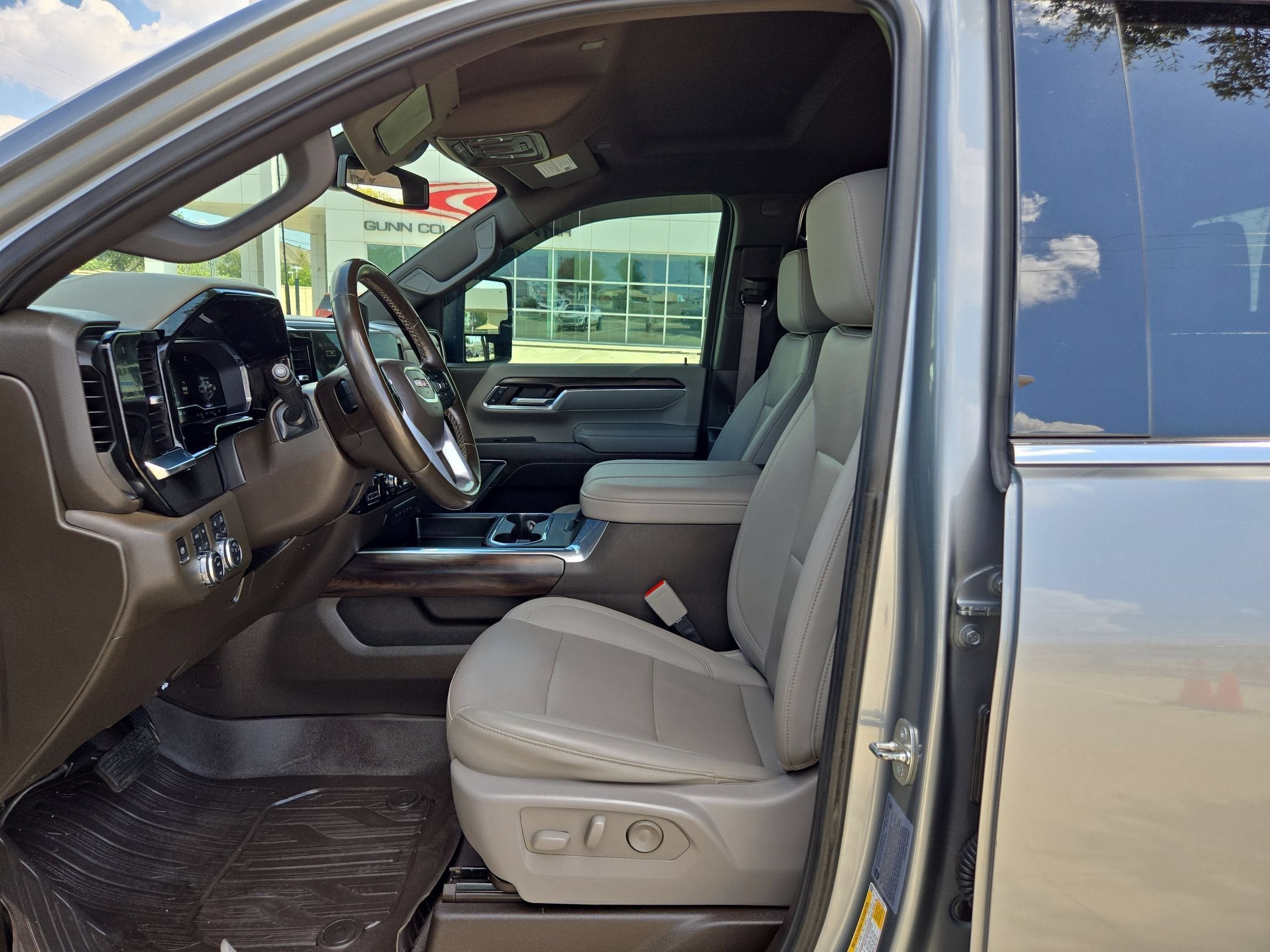 2024 GMC**** SIERRA 3500 4WD SLT