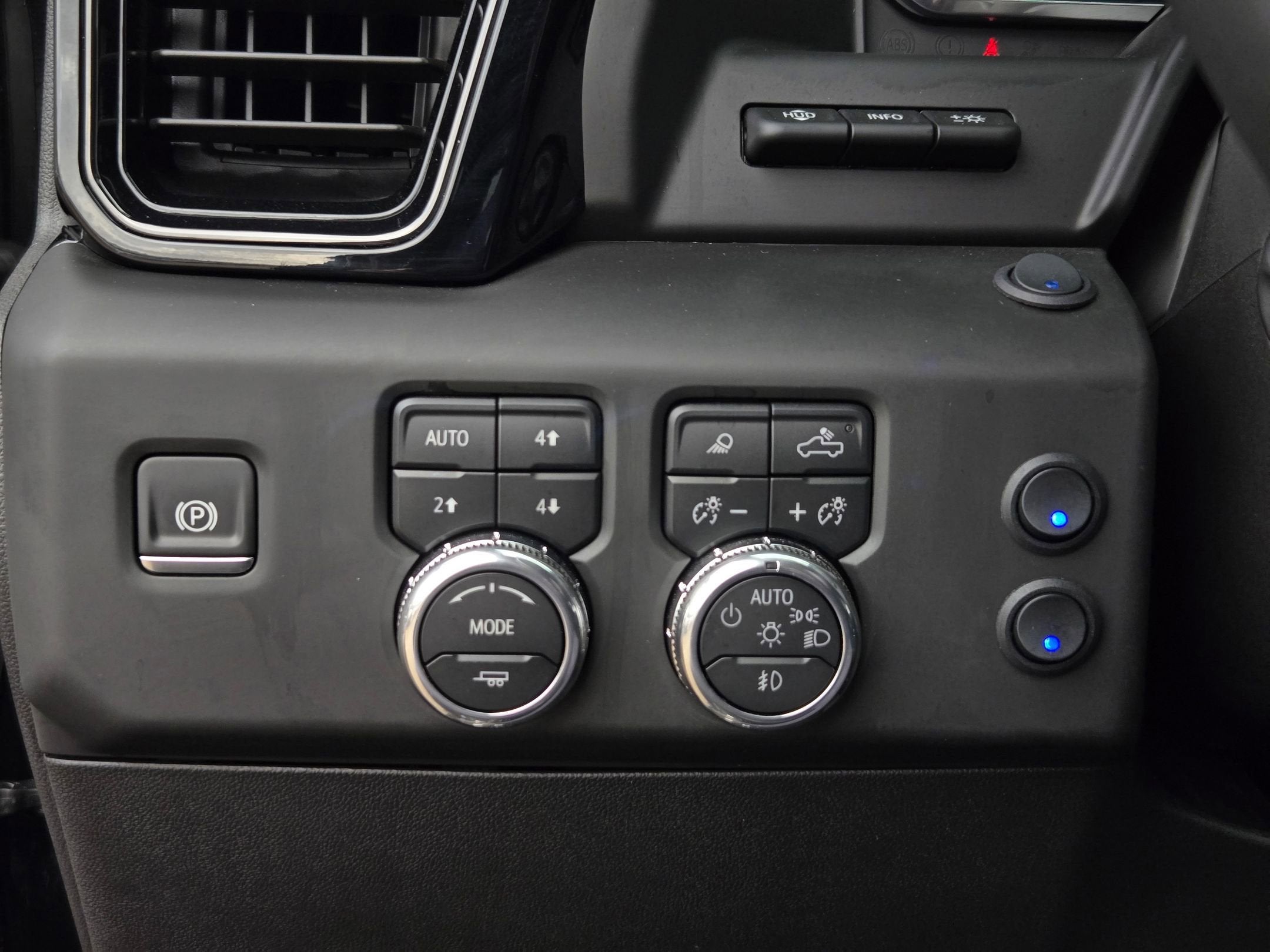 2025 GMC SIERRA 1500 AT4X