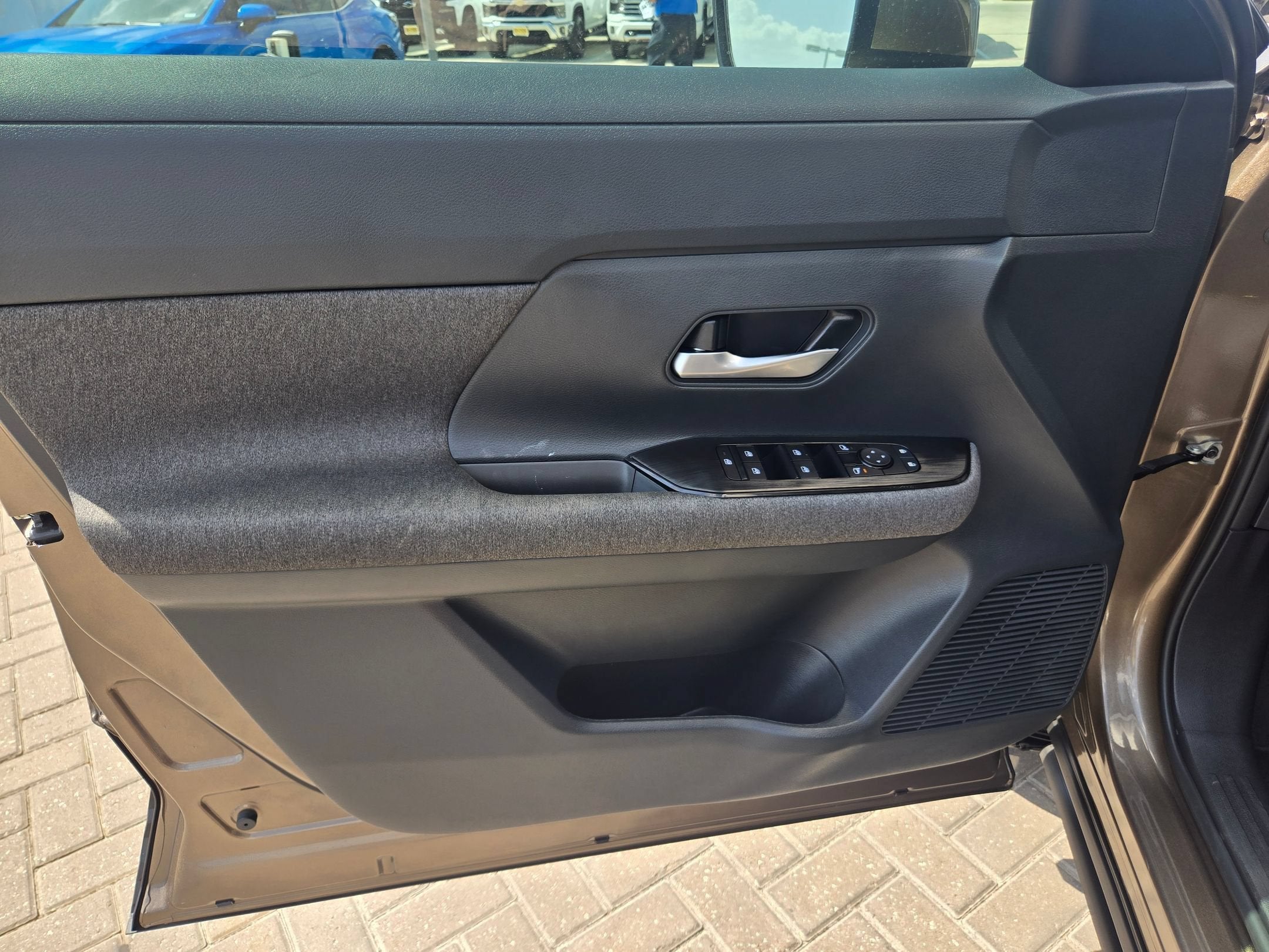 2025 Nissan KICKS MPV SV