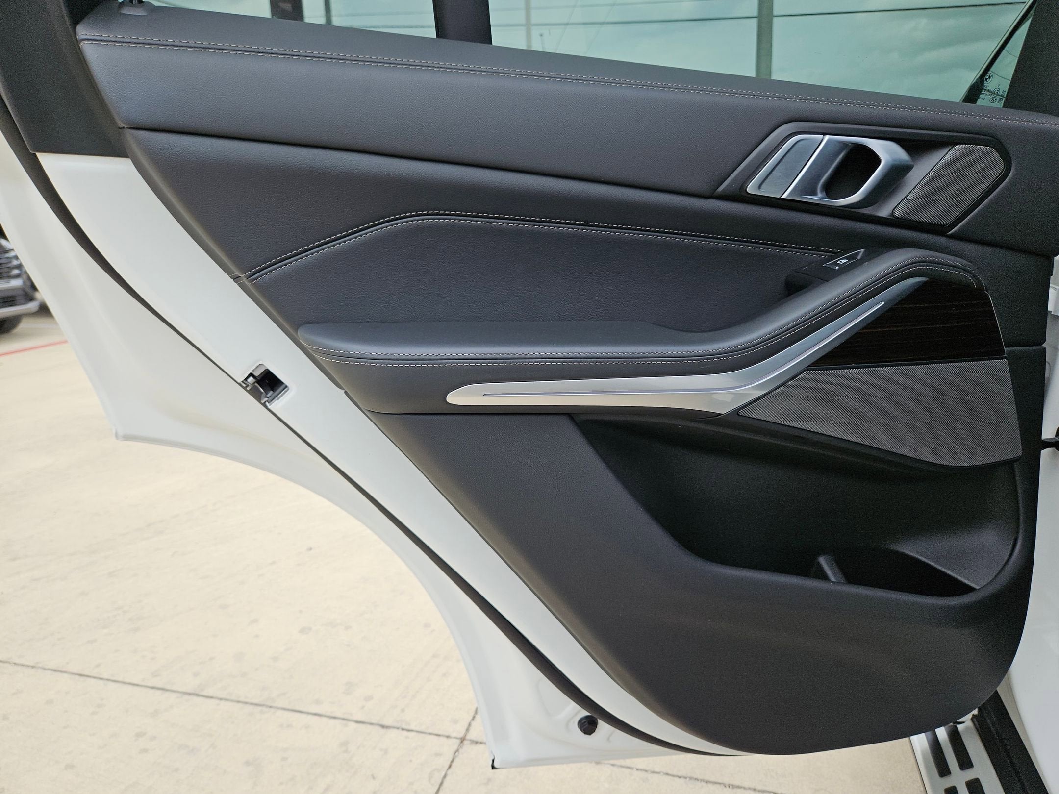 2025 BMW X5 50E