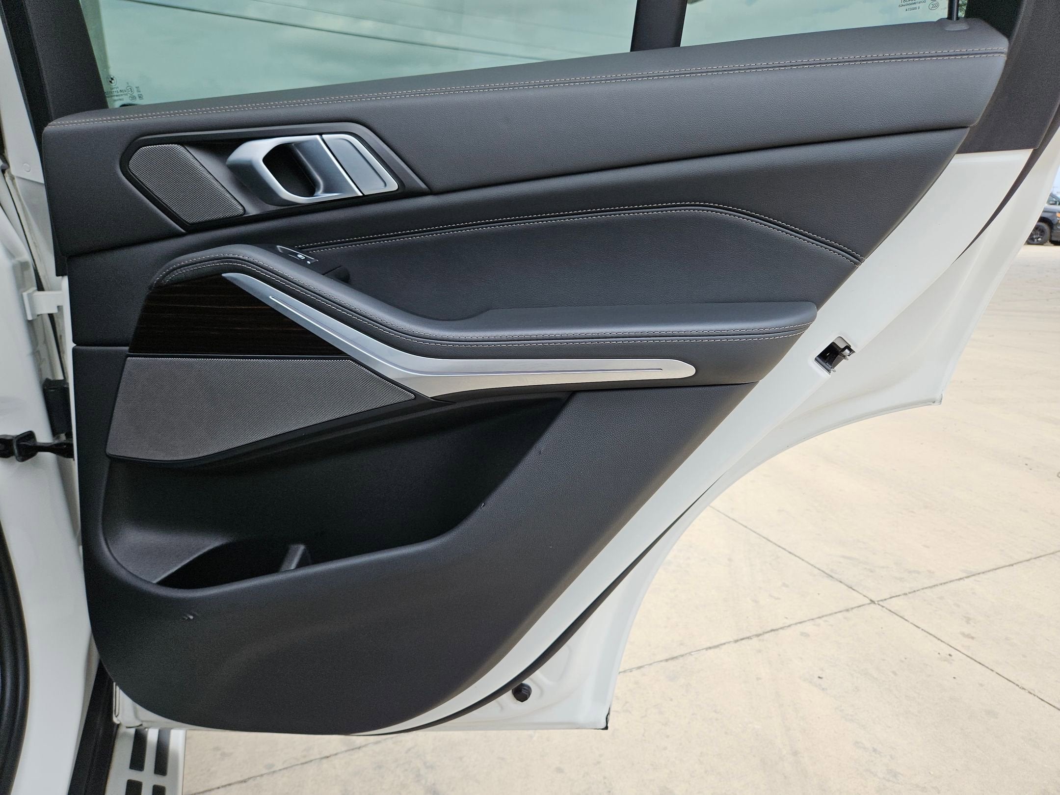2025 BMW X5 50E