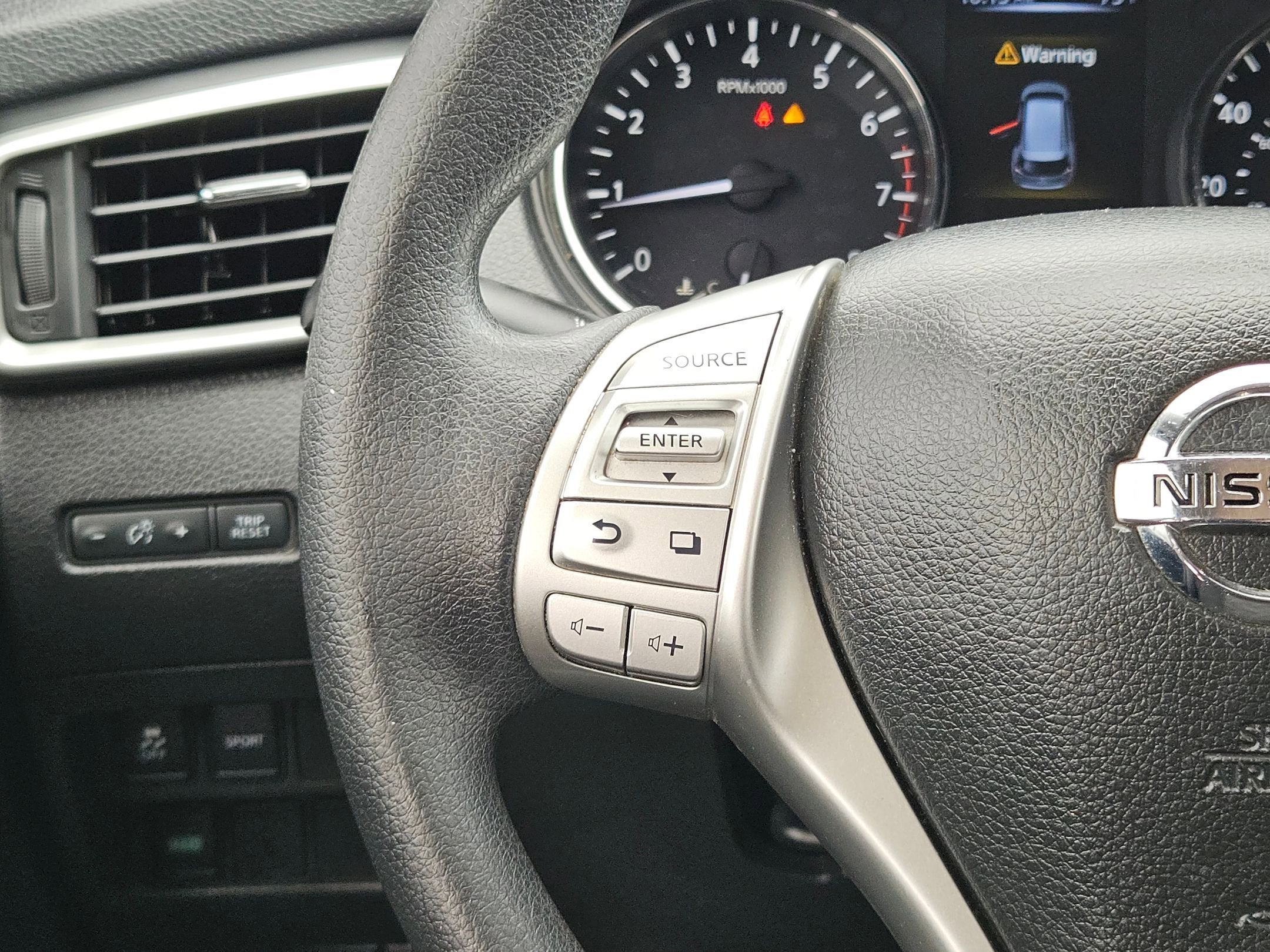 2016 Nissan ROGUE S FWD