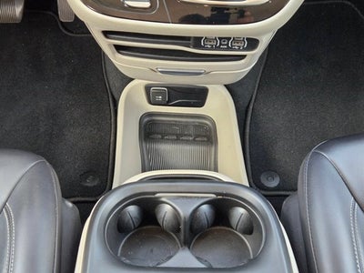 2023 Chrysler Pacifica Hybrid Touring L