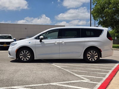 2023 Chrysler Pacifica Hybrid Touring L