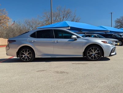 2024 Toyota Camry Hybrid SE