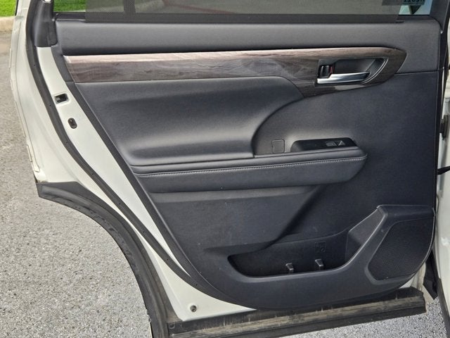 2020 Toyota Highlander Base