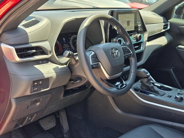 2025 Toyota Highlander Base