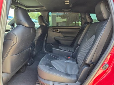 2025 Toyota Highlander Base