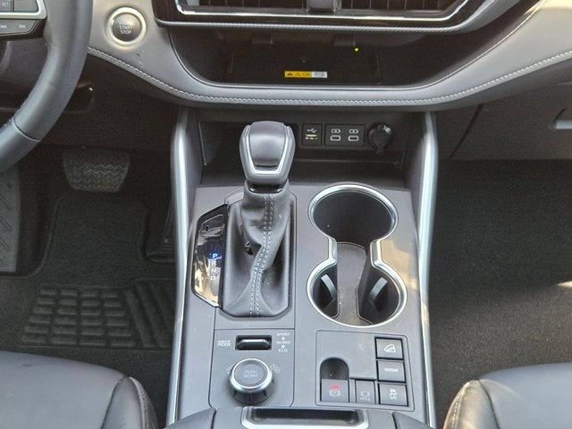 2025 Toyota Highlander Base