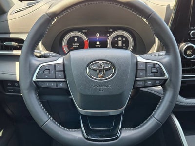 2025 Toyota Highlander Base
