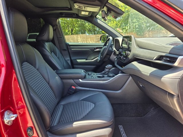 2025 Toyota Highlander Base