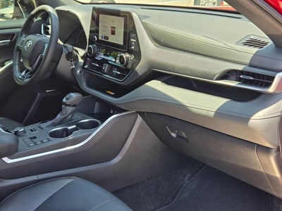 2025 Toyota Highlander Base