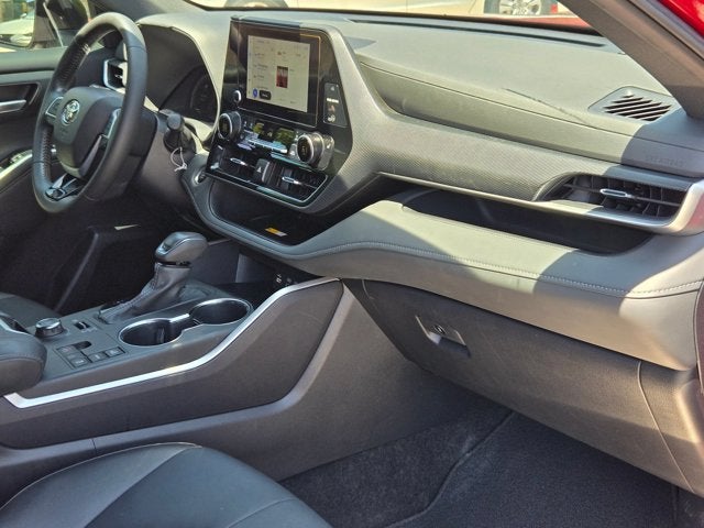 2025 Toyota Highlander Base