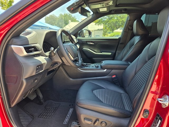 2025 Toyota Highlander Base