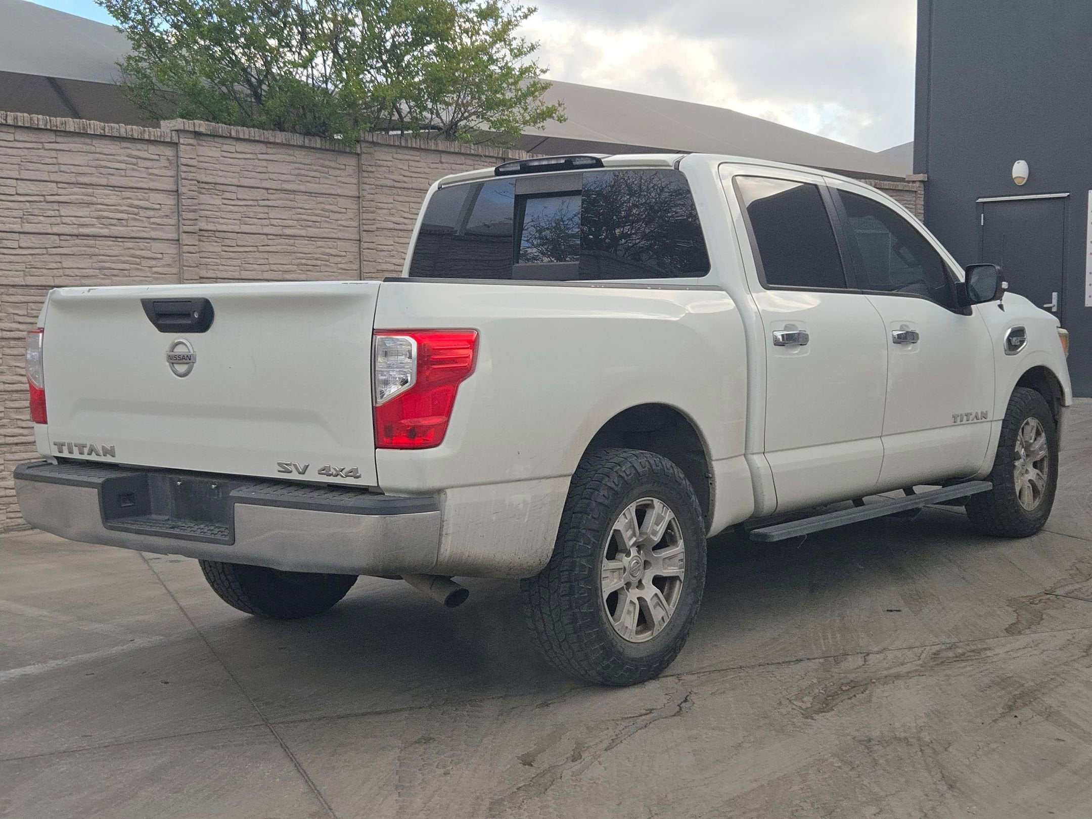 2017 Nissan Titan SV