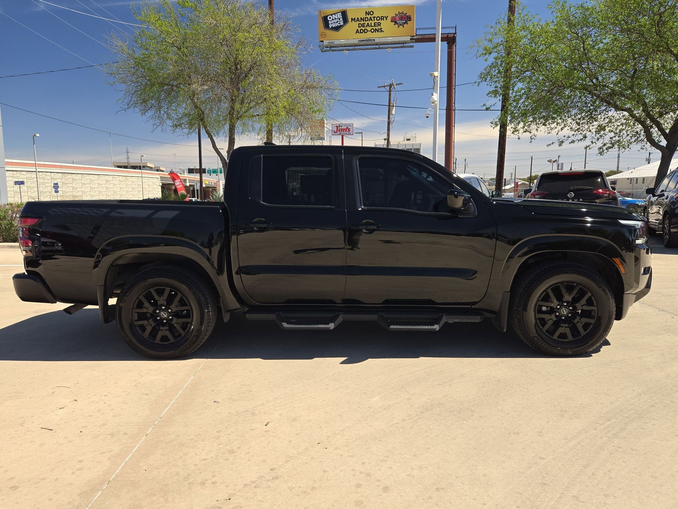 2023 Nissan Frontier SV