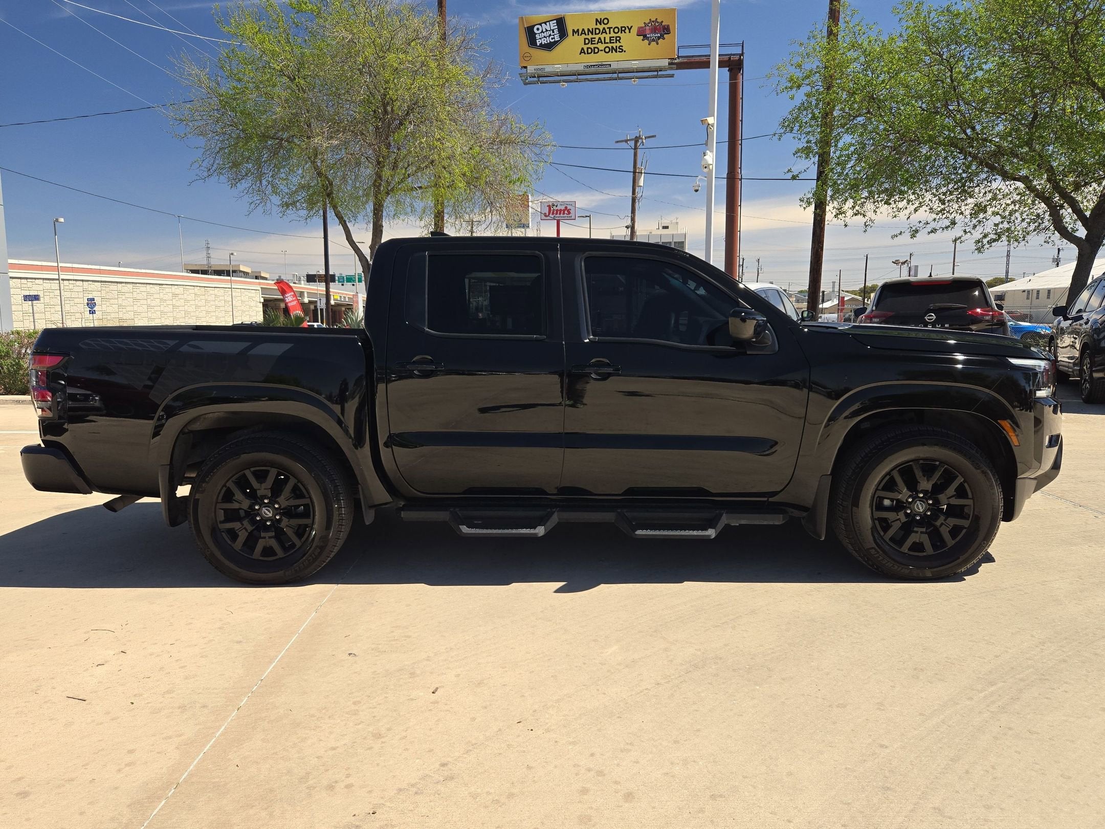 2023 Nissan Frontier SV