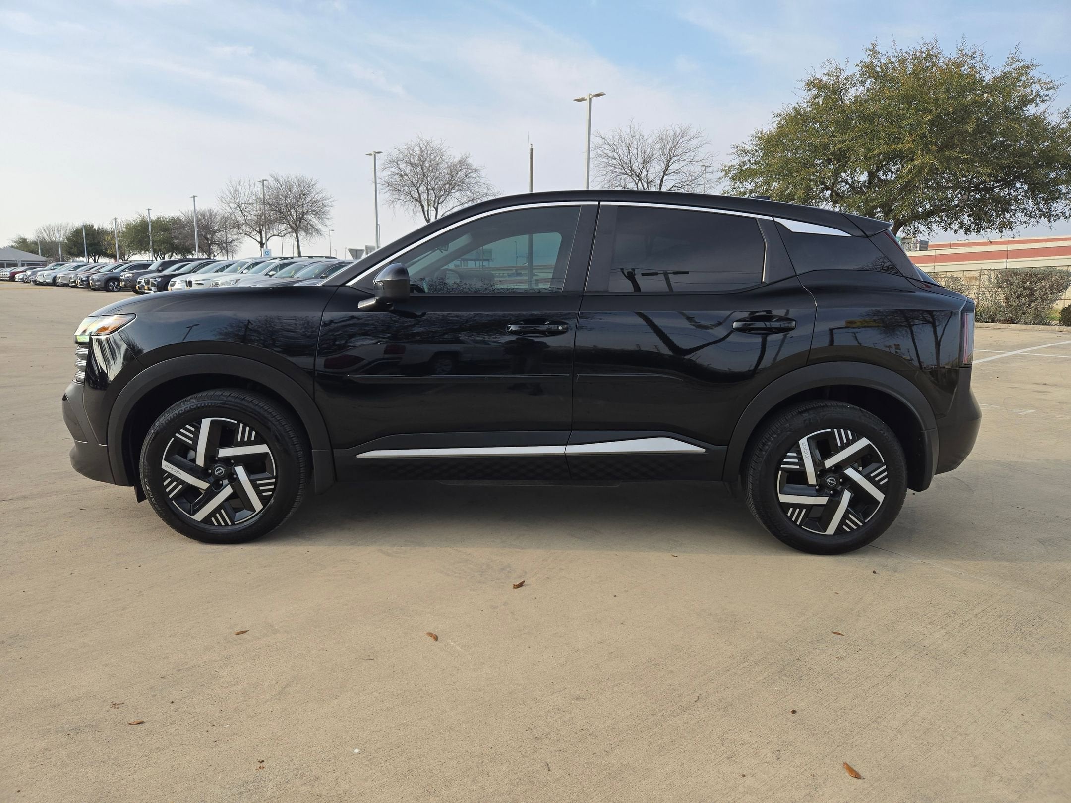 2025 Nissan Kicks SV