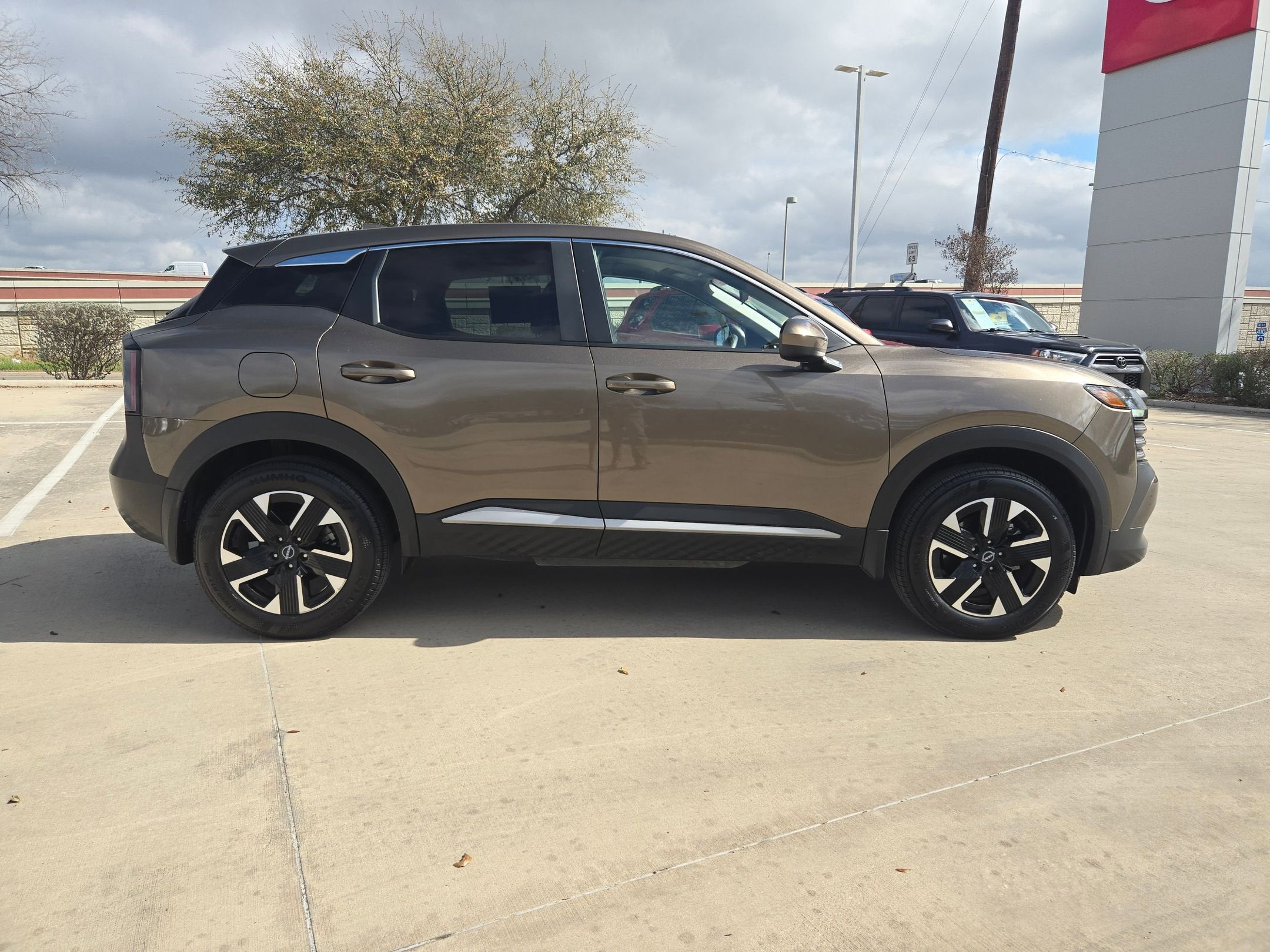 2025 Nissan Kicks SV