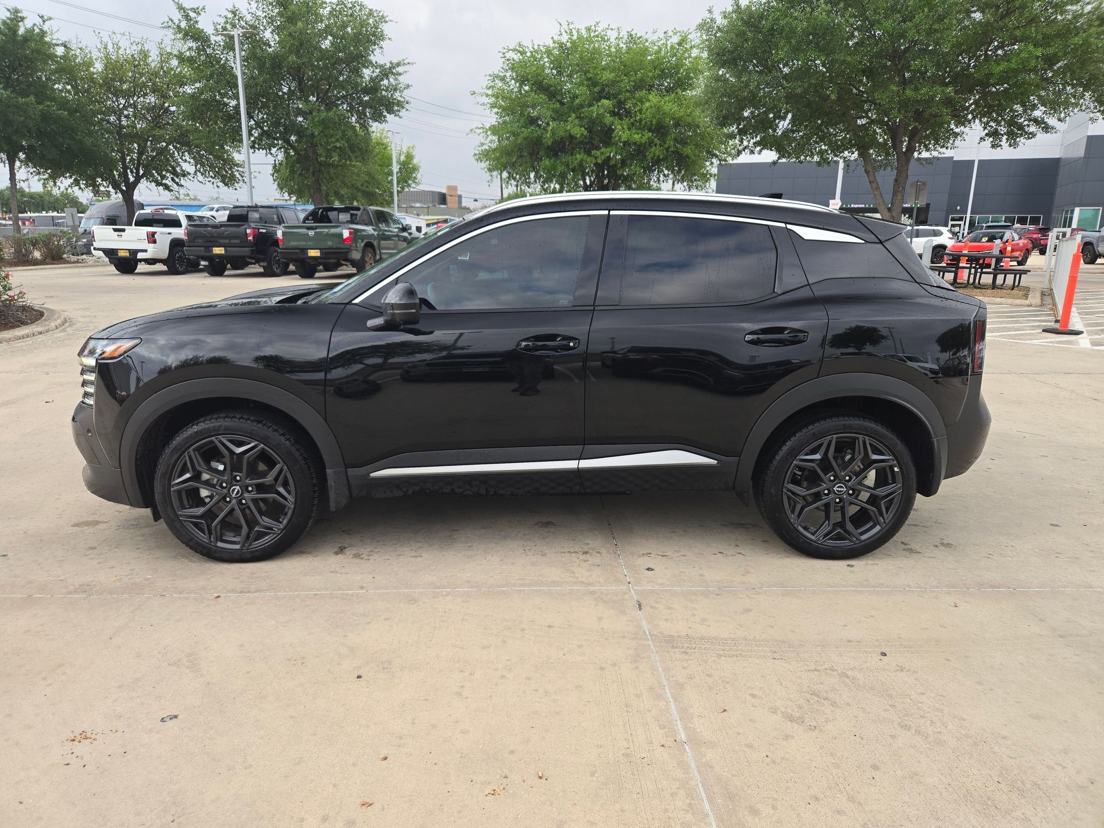 2025 Nissan Kicks SR