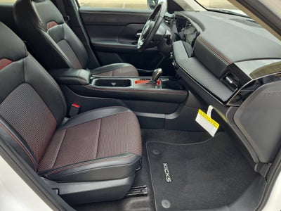 2025 Nissan Kicks SR