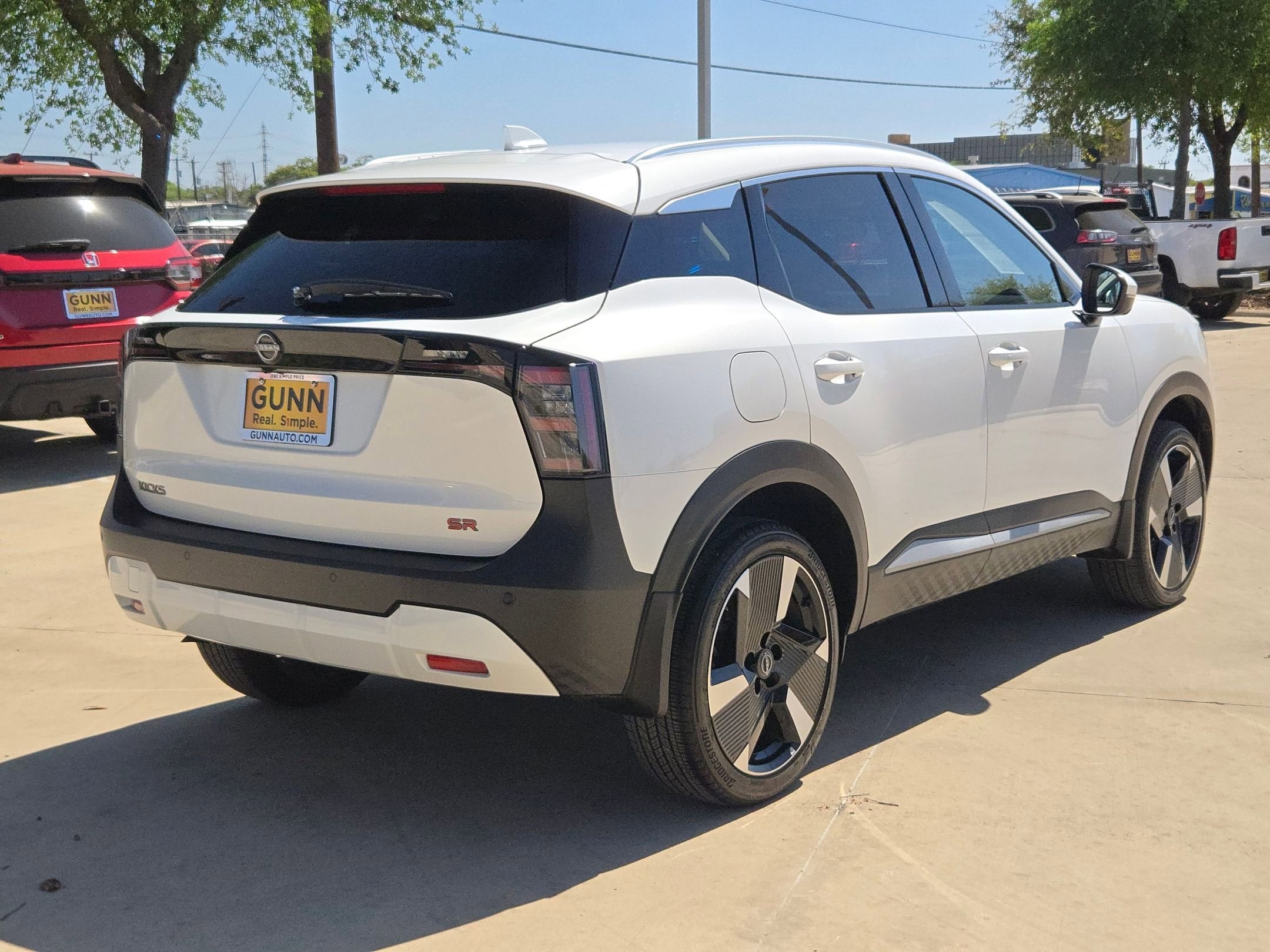 2025 Nissan Kicks SR