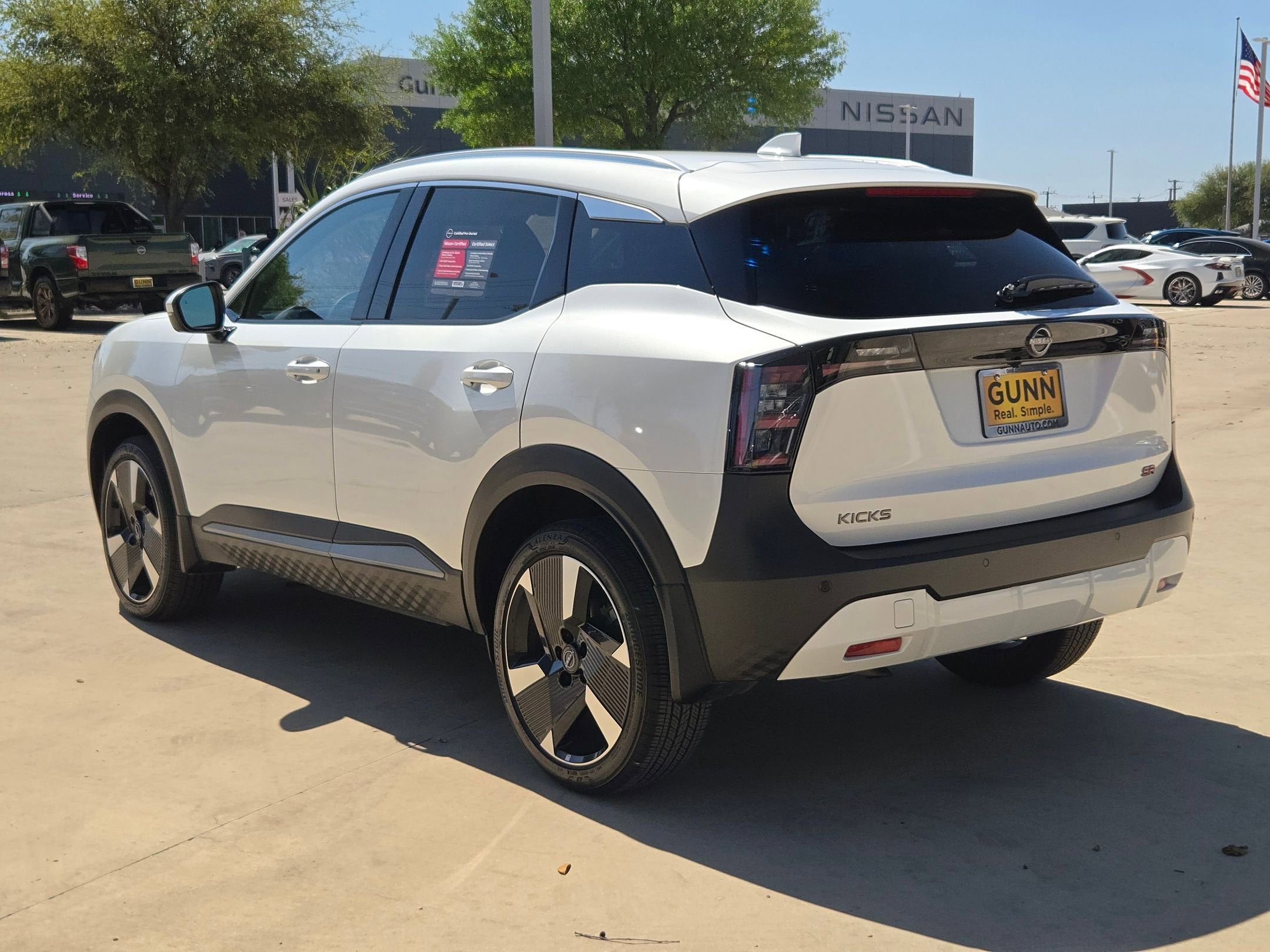 2025 Nissan Kicks SR