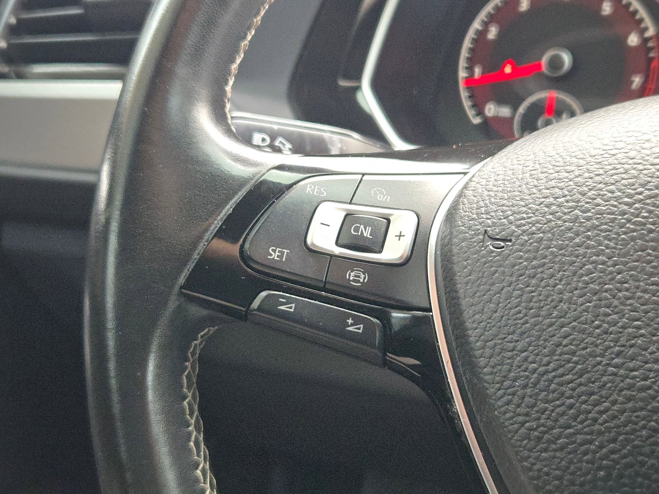 2020 Volkswagen Jetta R - LINE