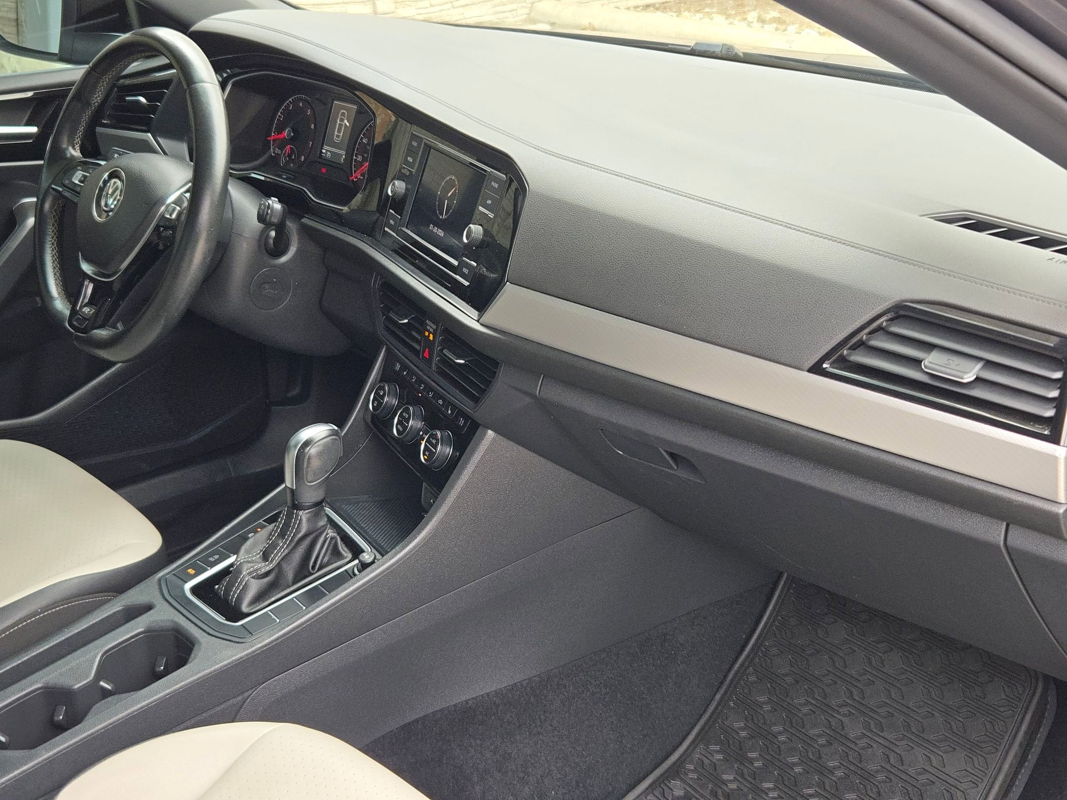 2020 Volkswagen Jetta R - LINE