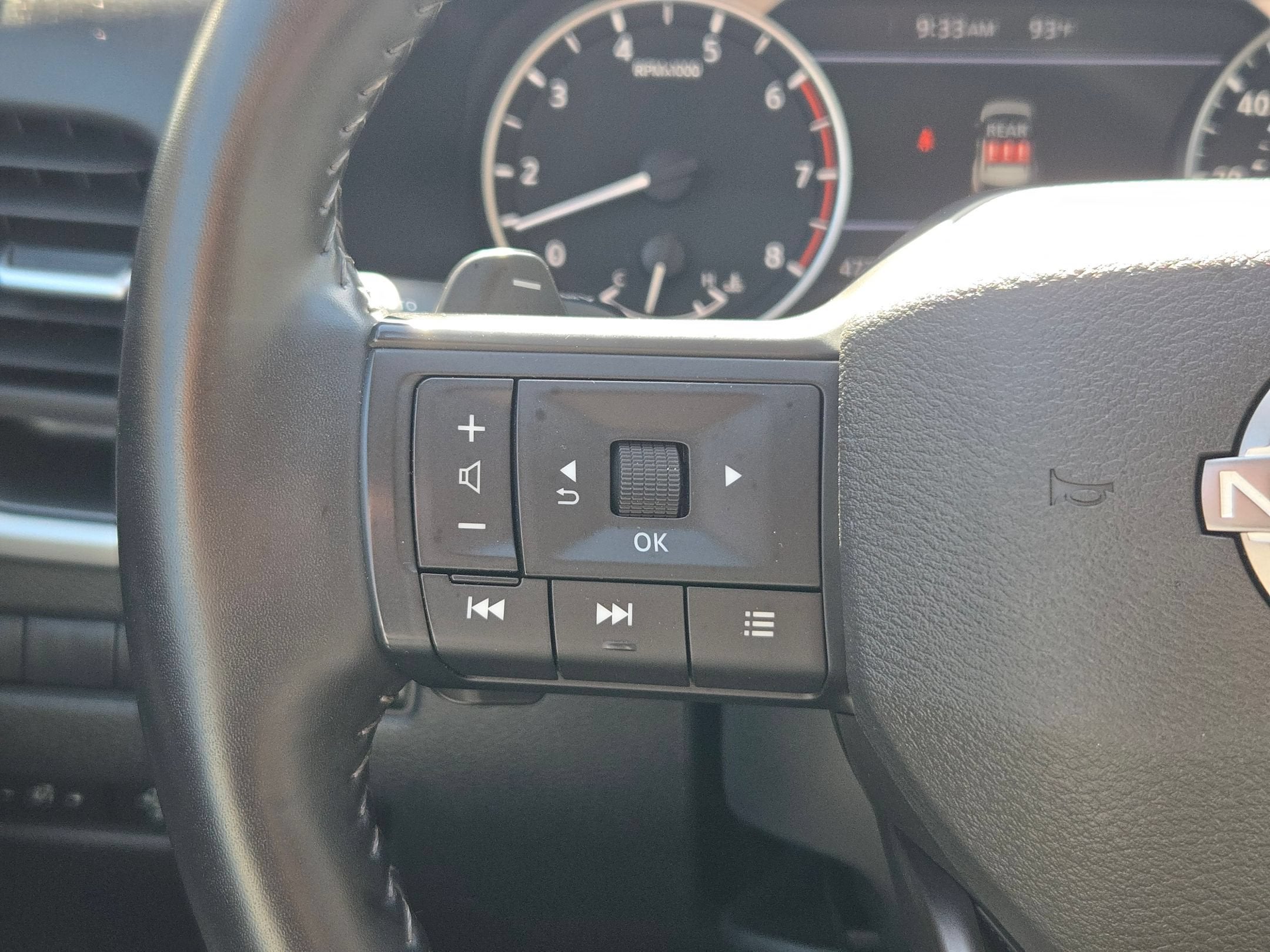 2025 Nissan Rogue SV