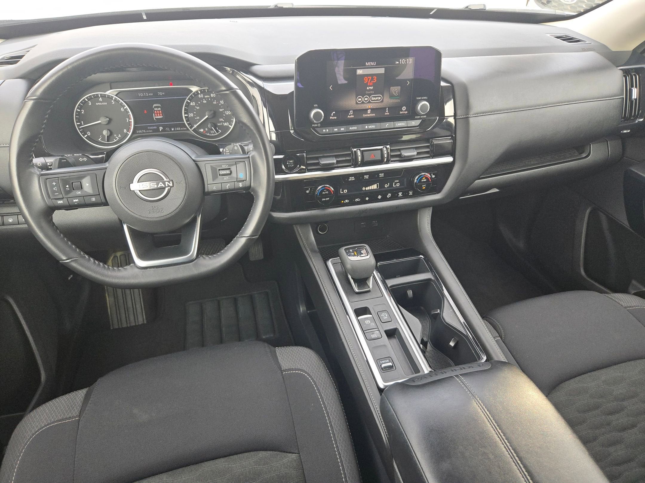 2025 Nissan Pathfinder SV