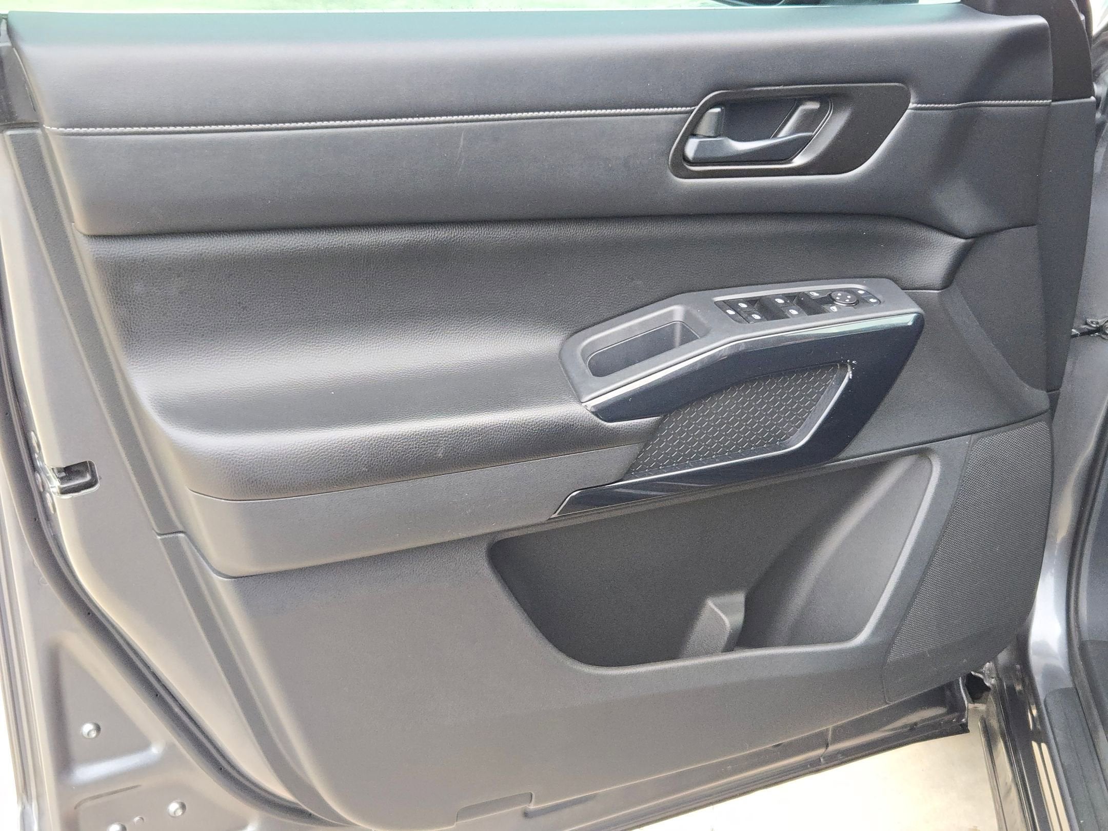 2023 Nissan Pathfinder SV