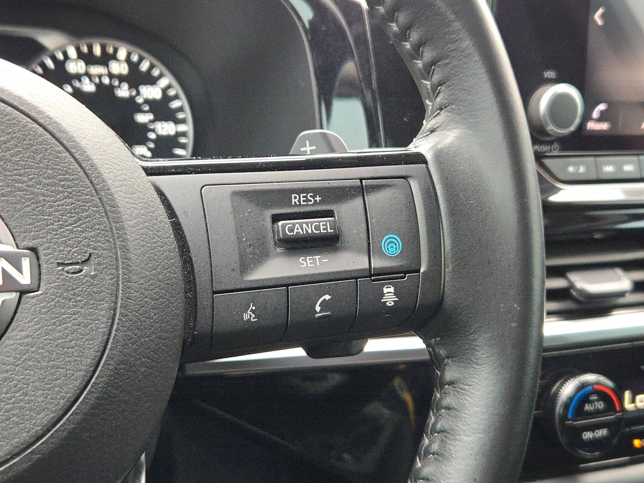 2023 Nissan Pathfinder SV