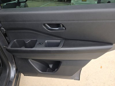 2023 Nissan Pathfinder SV