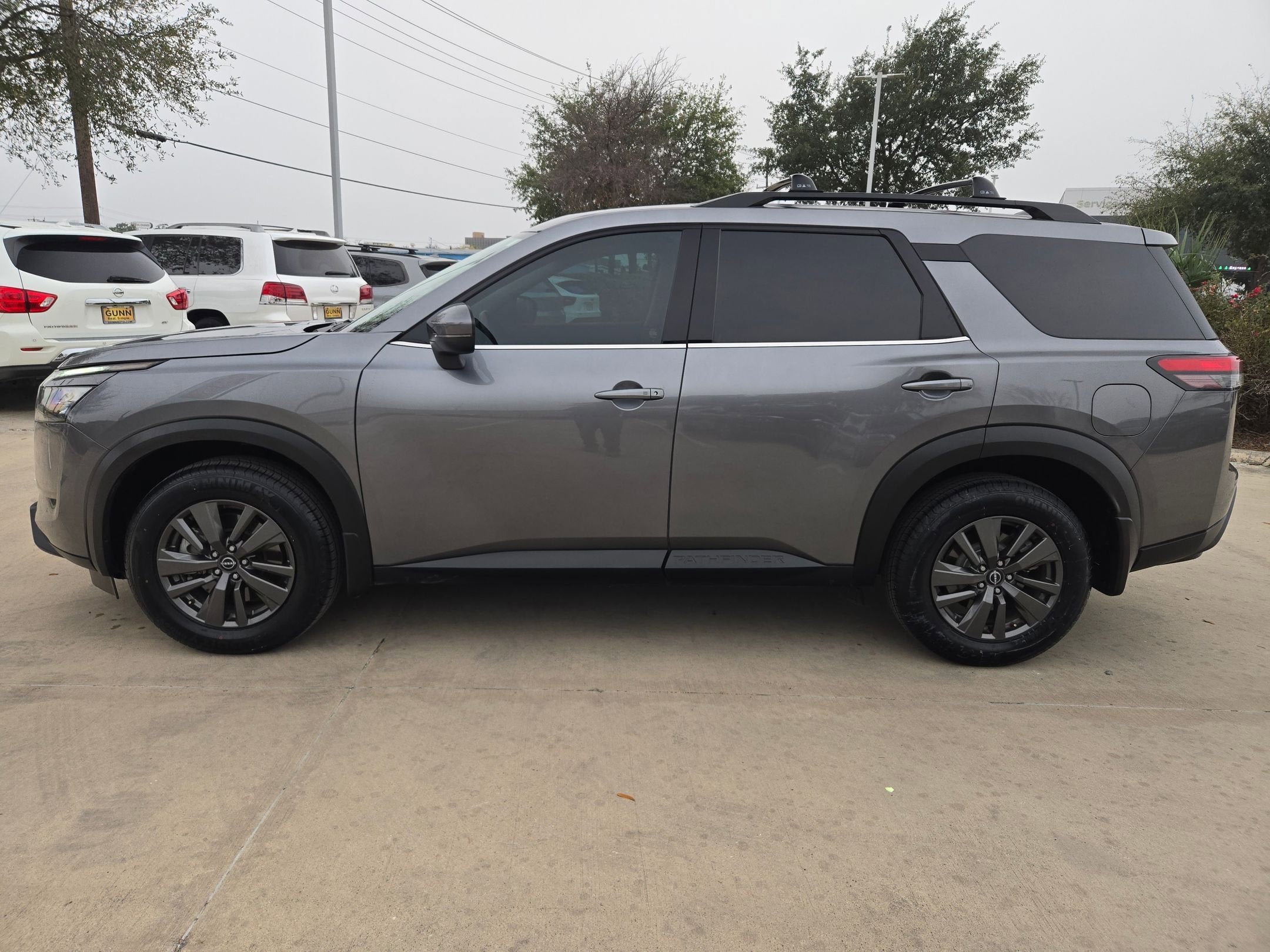 2023 Nissan Pathfinder SV