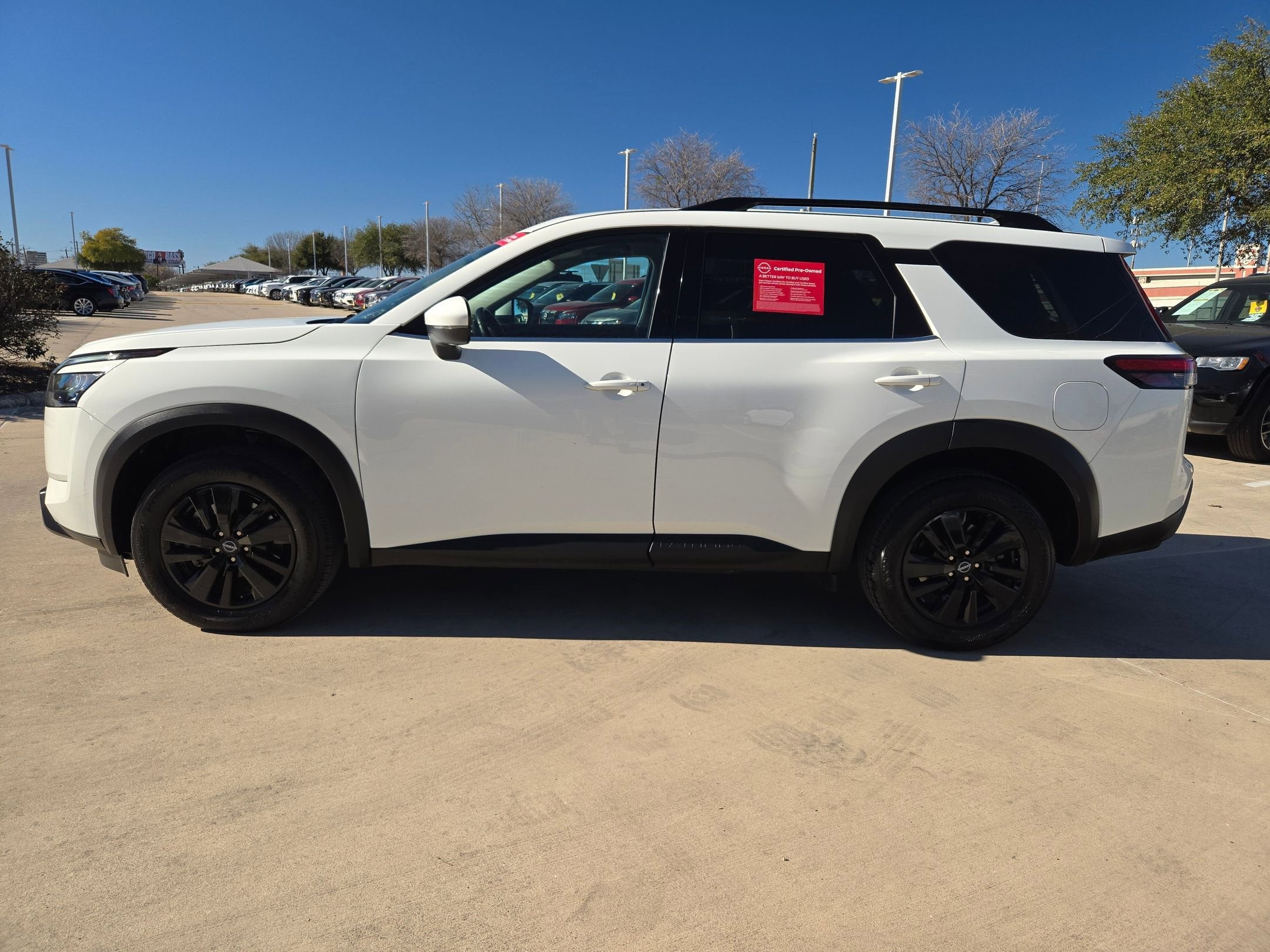 2025 Nissan Pathfinder SV