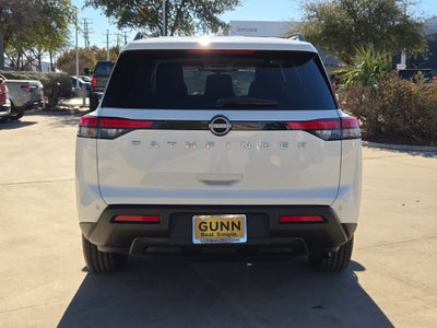 2025 Nissan Pathfinder SV