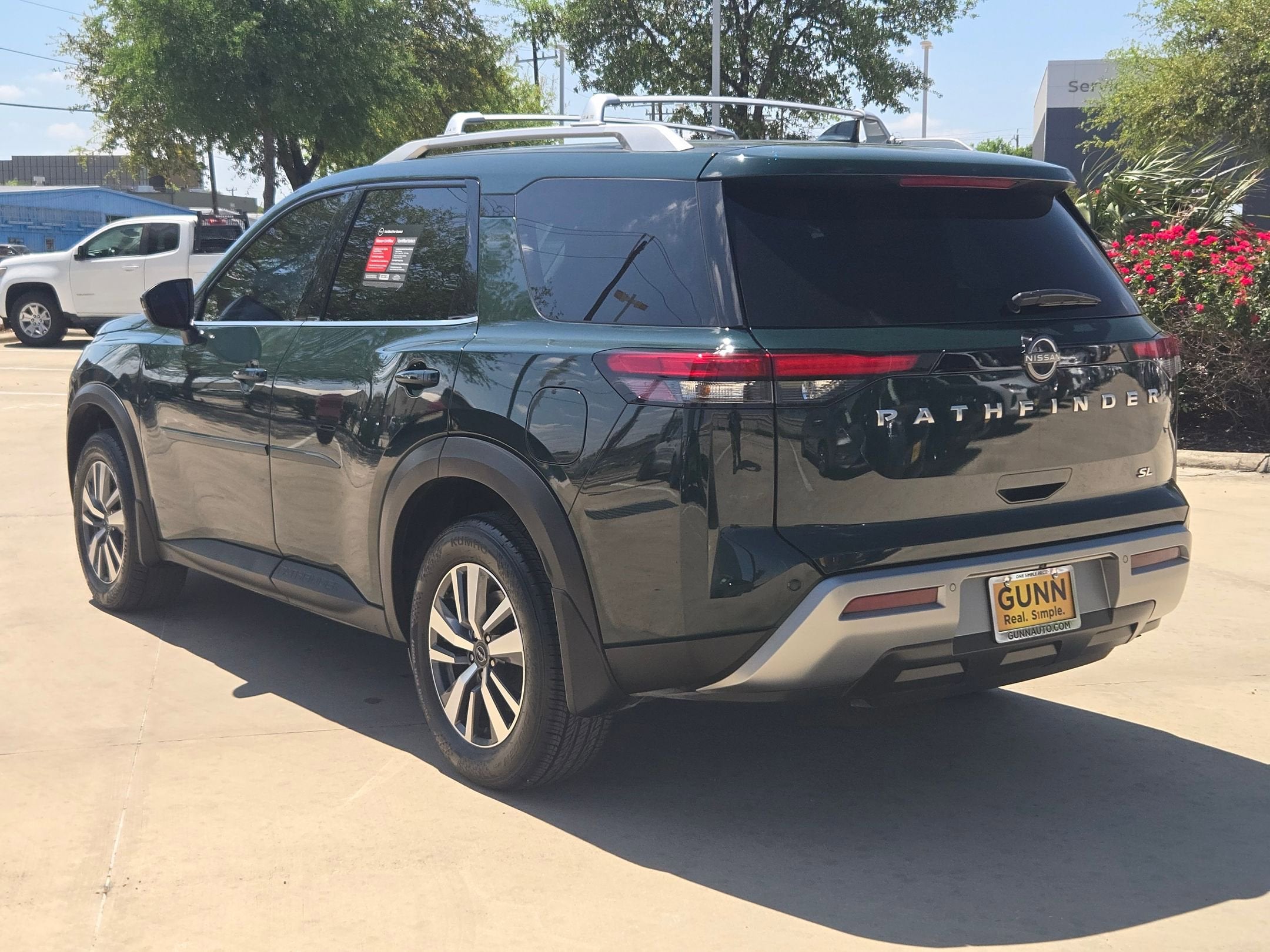 2024 Nissan Pathfinder SL