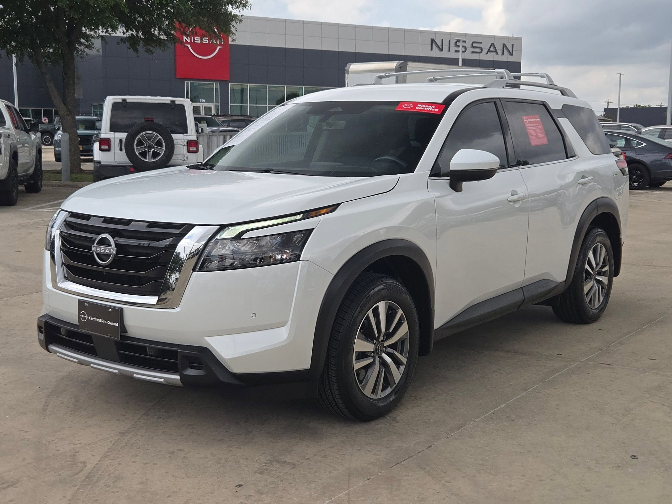 2025 Nissan Pathfinder SL