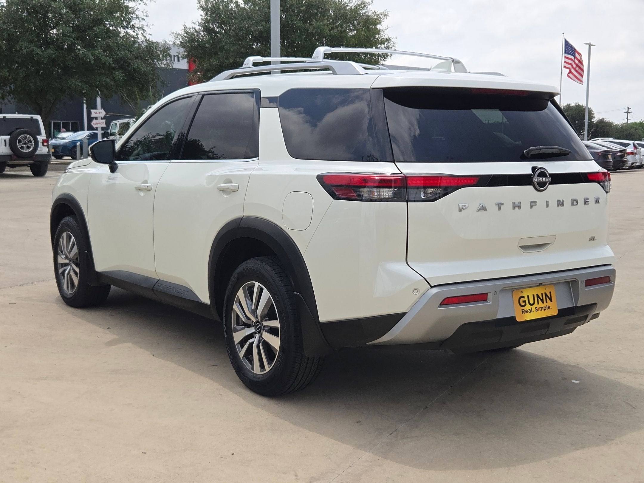2023 Nissan Pathfinder SL