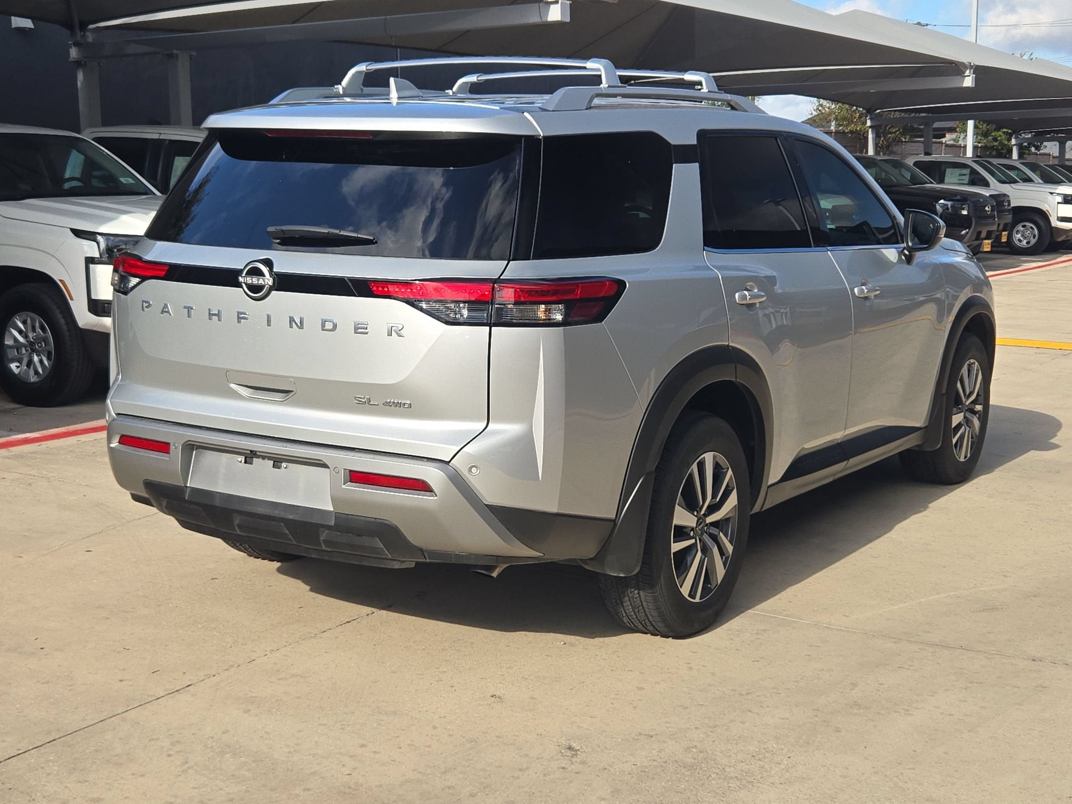 2025 Nissan Pathfinder SL