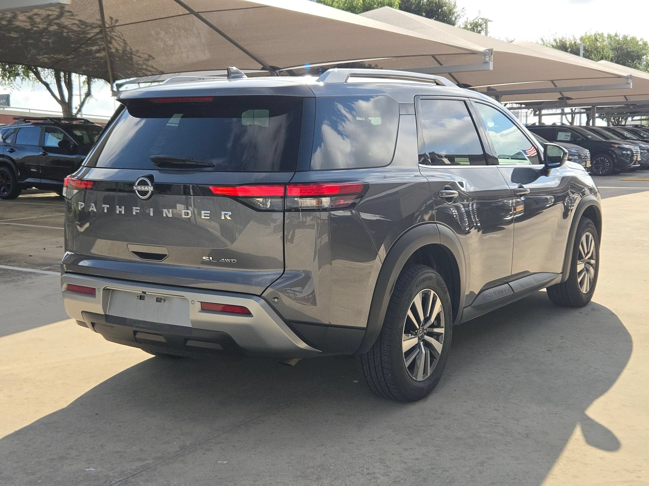 2025 Nissan Pathfinder SL